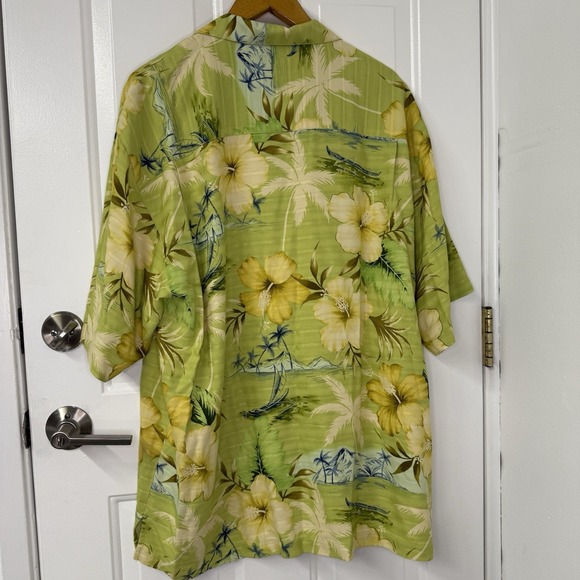 Tommy Bahama Hawaiian Mens Shirt XL Green Floral Palm Island 100% Silk Short Slv - Picture 2 of 5